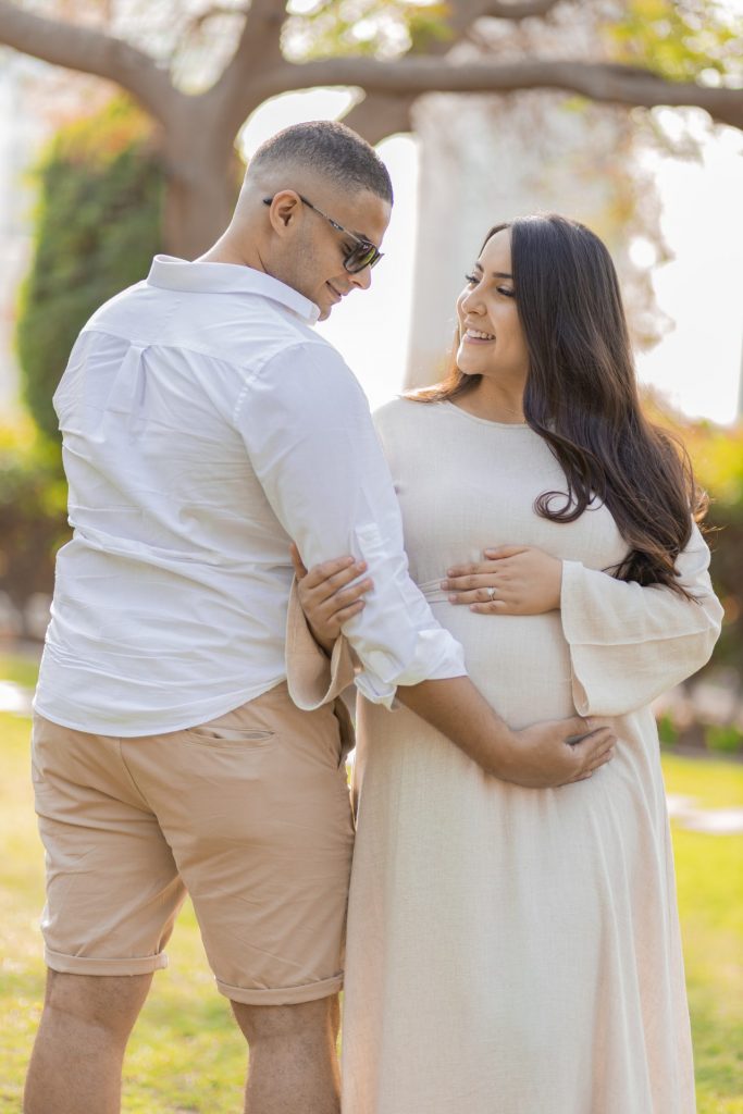 Maternity Photoshoot in dubai - Can't wait to meet those tiny toes and fingers.